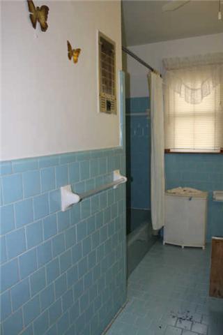 7055 Primm Springs Road Lyles, TN 37098 - Photo 11 of 20 Large tile bath in hallway.