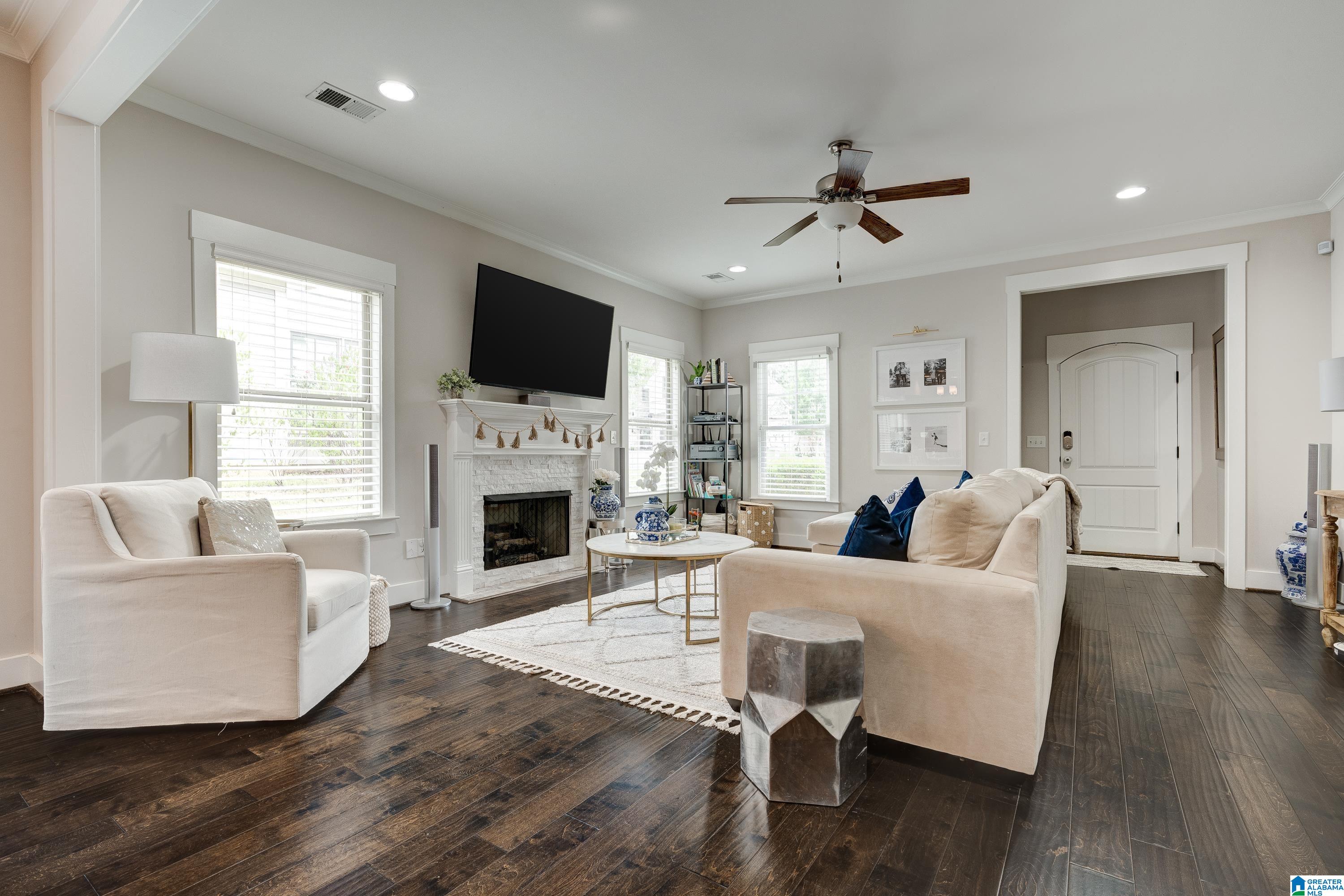 876 Valley Circle Leeds, AL 35094 - Photo 3 of 35