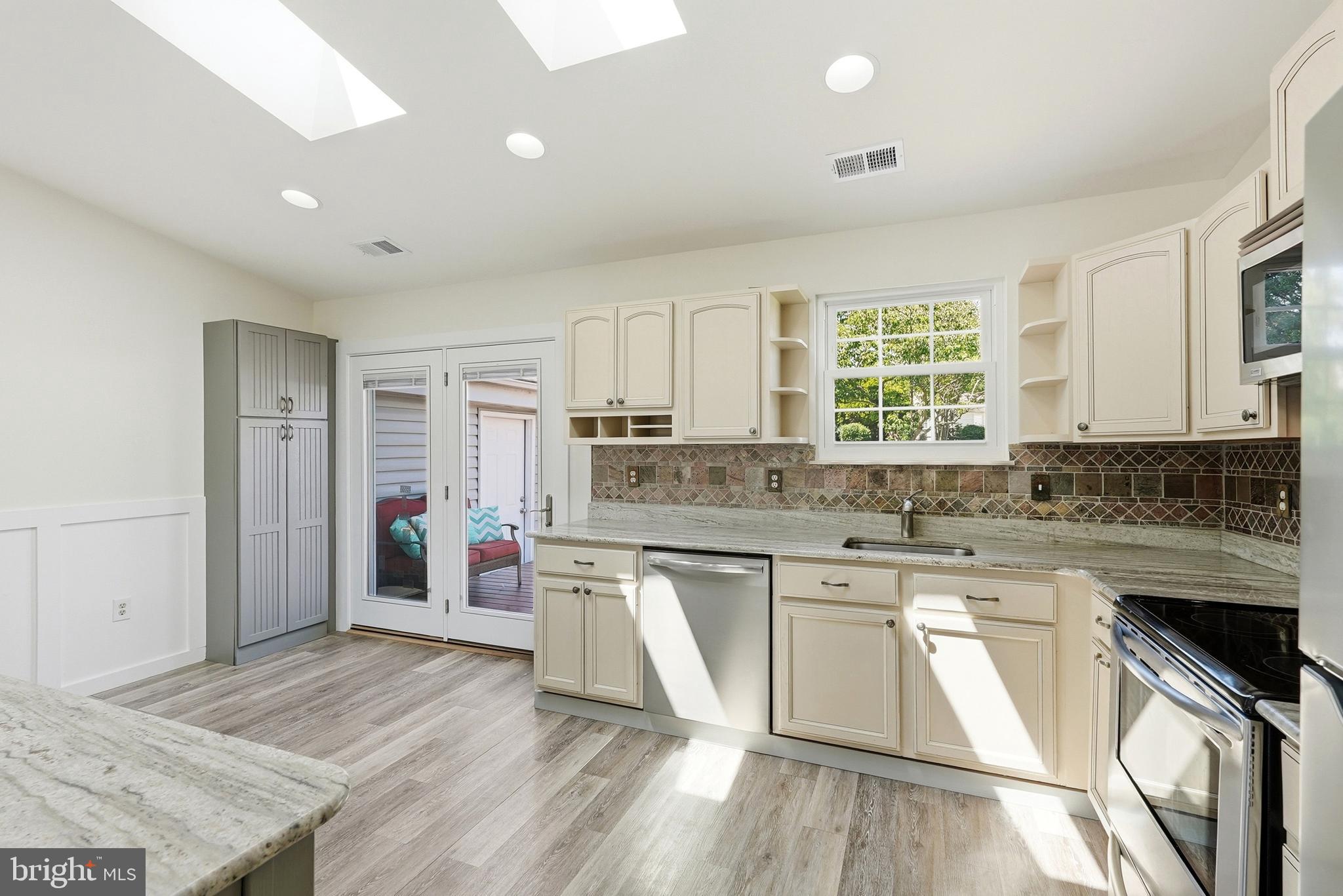 10405 Carlyn Ridge Road Damascus, MD 20872 - Photo 10 of 56 Gorgeous kitchen