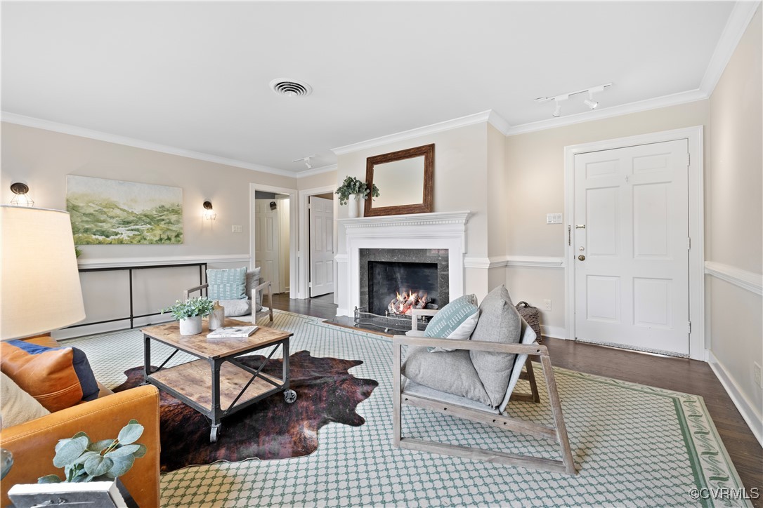 6161 River Road Richmond, VA 23226 - Photo 3 of 38 a living room with furniture and a fireplace