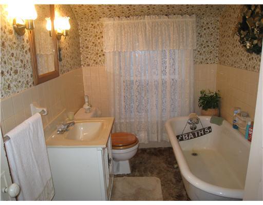 485 Virginia Rochester, PA 15074 - Photo 7 of 10 Master Bath/Spa.