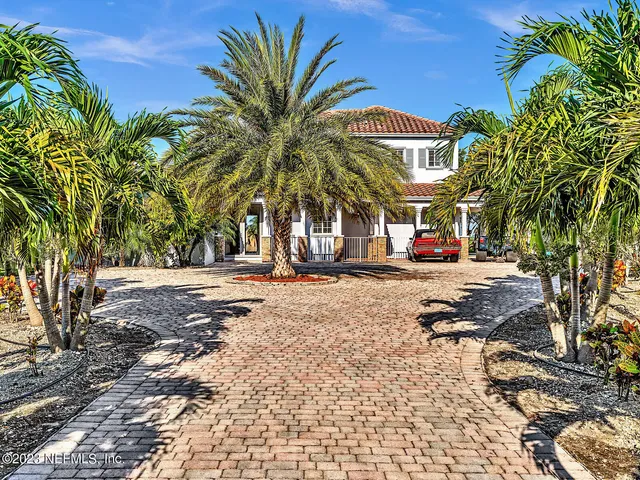 a view of a pathway with a yard