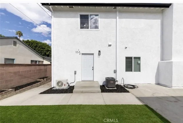 $2,000 | 10 1/2 West Trafford Street, Long Beach, CA 90805