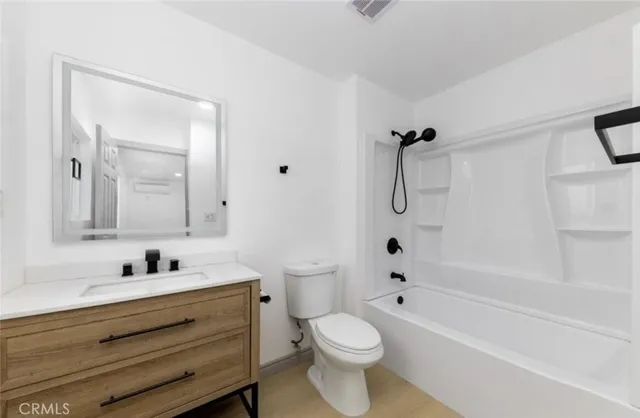 $2,000 | 10 1/2 West Trafford Street, Long Beach, CA 90805