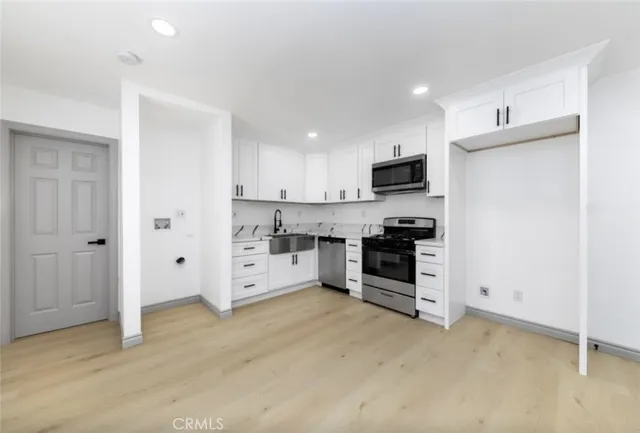 $2,000 | 10 1/2 West Trafford Street, Long Beach, CA 90805