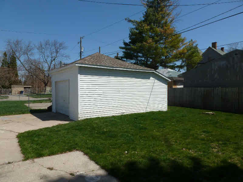 1105 Taylor Street Bay City, MI 48708 - Photo 2 of 19 Gallery Image 2