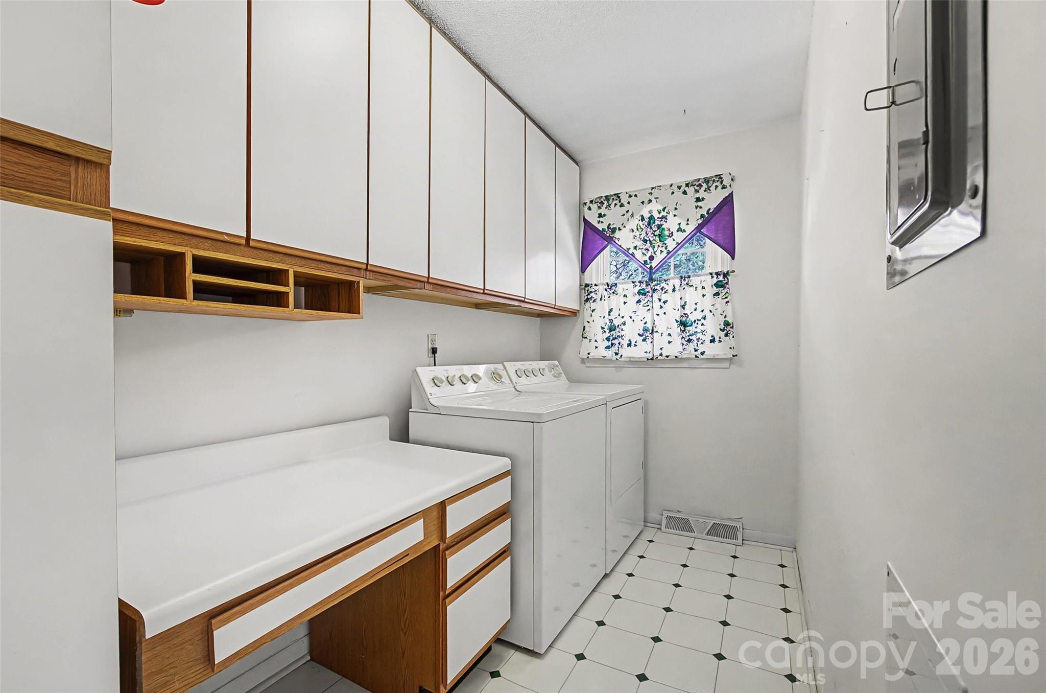 164 Foxcroft Road Rock Hill, SC 29732 - Photo 11 of 35 a utility room with dryer and washer