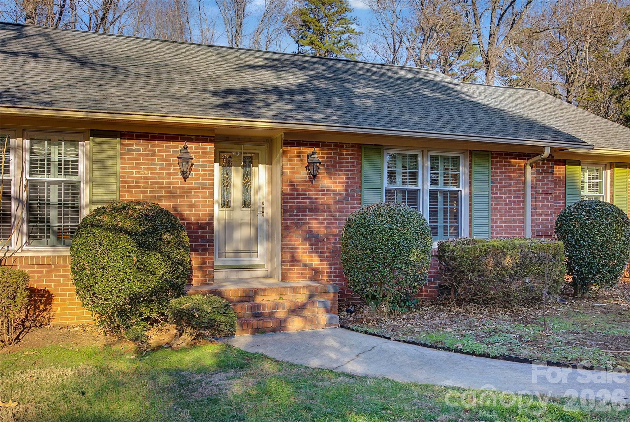 164 Foxcroft Road Rock Hill, SC 29732 - Photo 2 of 35 a front view of a house with garden