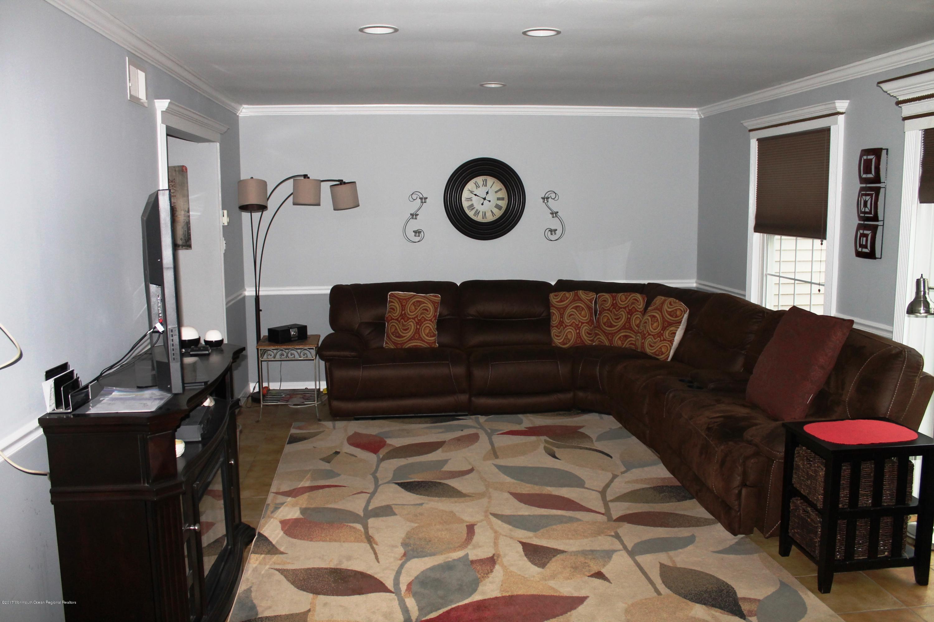 100 B Evesham Road, Unit 1000 Freehold, NJ 07728 - Photo 3 of 13 Living Room