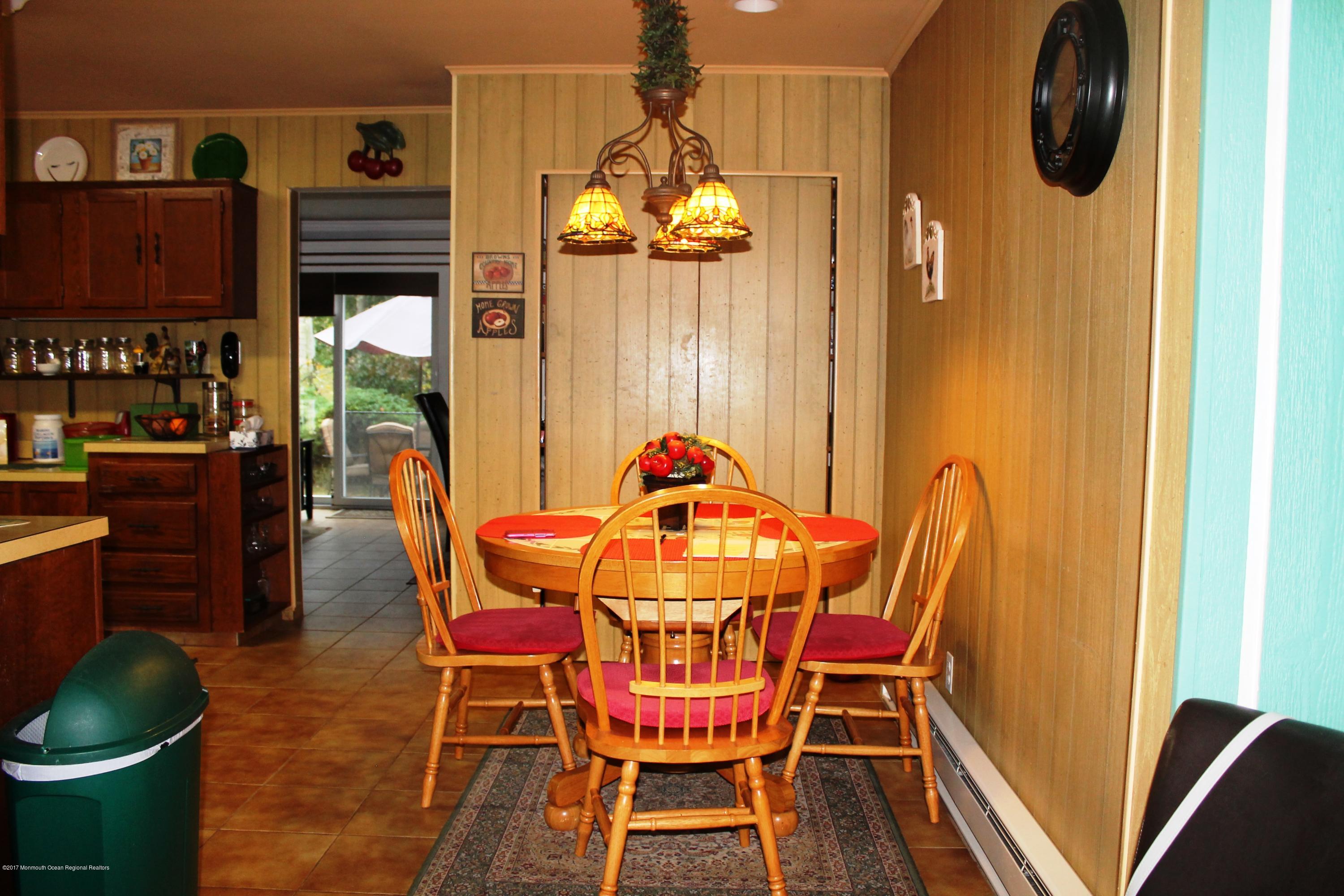 100 B Evesham Road, Unit 1000 Freehold, NJ 07728 - Photo 6 of 13 Eat In Kitchen