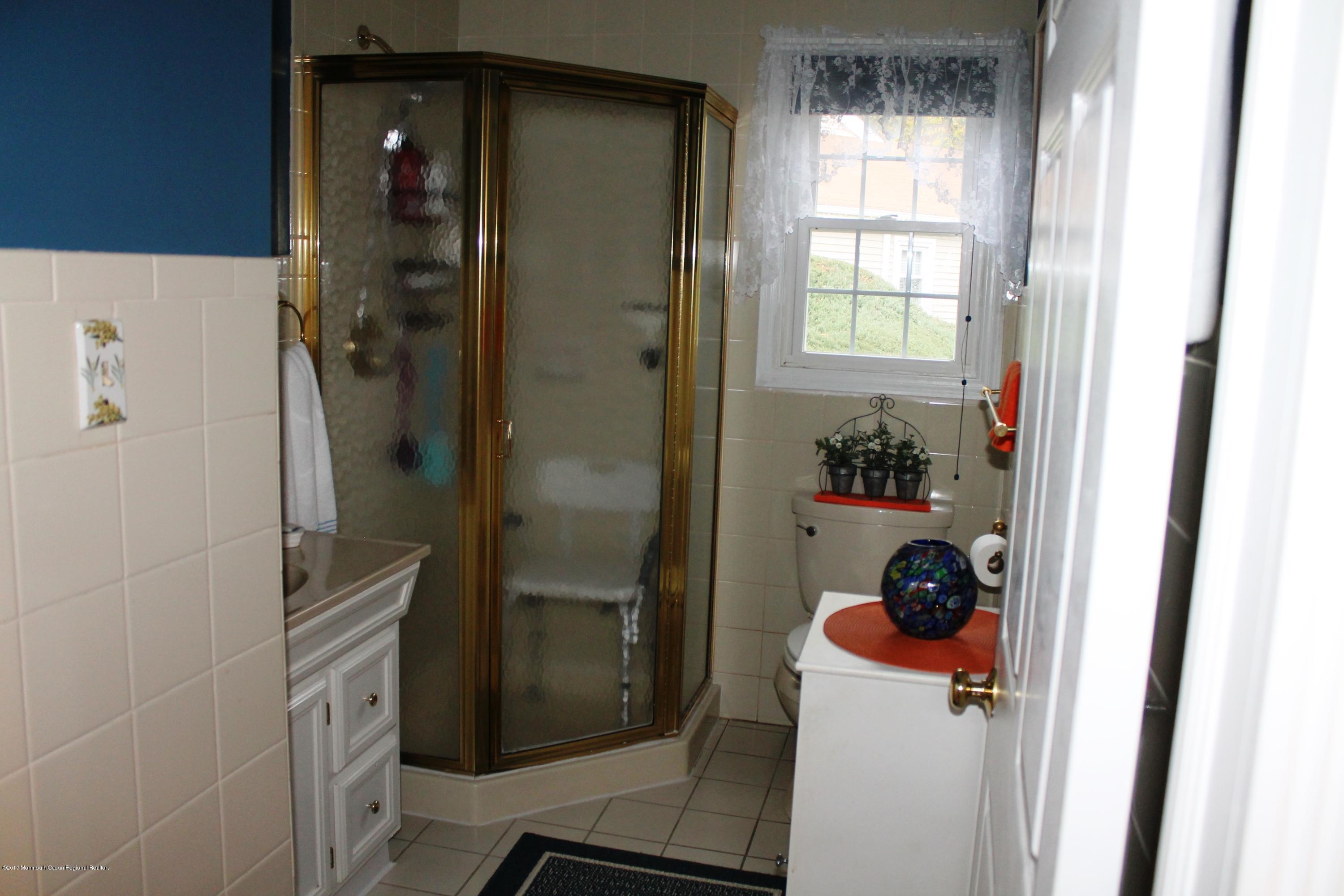 100 B Evesham Road, Unit 1000 Freehold, NJ 07728 - Photo 10 of 13 Master Bath