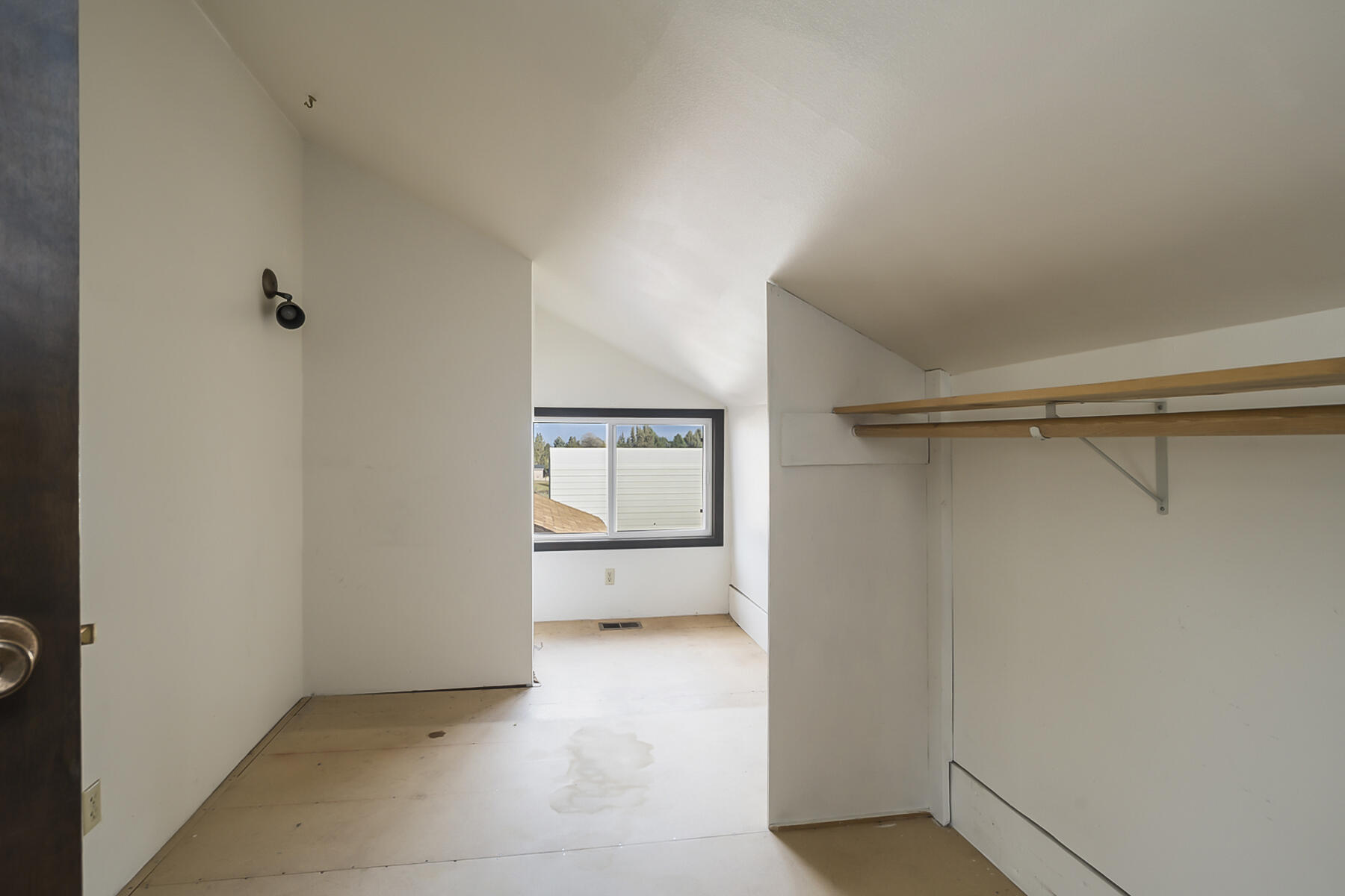 61825 Dobbin Road Bend, OR 97702 - Photo 24 of 43 a view of an empty walk in closet