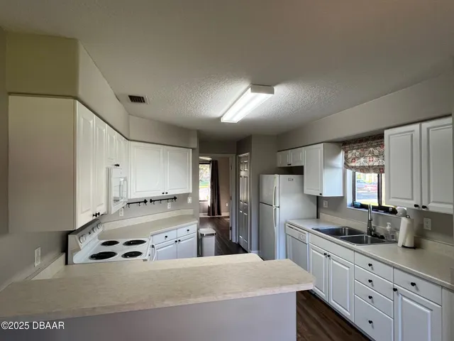 $1,800 | 138 Blue Heron Drive, Unit A, Daytona Beach, FL 32119