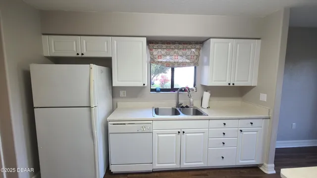 $1,800 | 138 Blue Heron Drive, Unit A, Daytona Beach, FL 32119