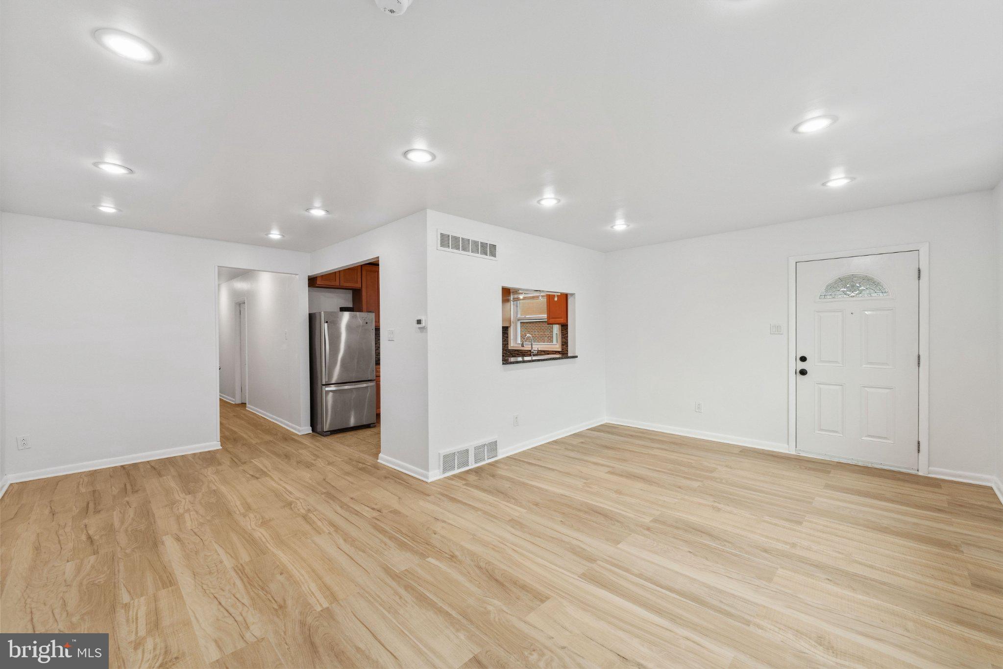 9960 Woodfern Road Philadelphia, PA 19115 - Photo 5 of 29 Gallery Image 5