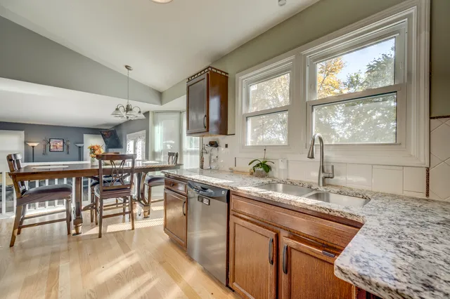 $409,900 | 1133 Jennifer Lane, Bolingbrook, IL 60440