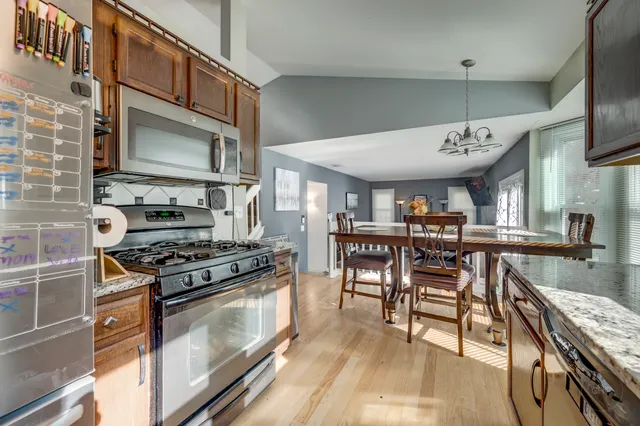 $409,900 | 1133 Jennifer Lane, Bolingbrook, IL 60440