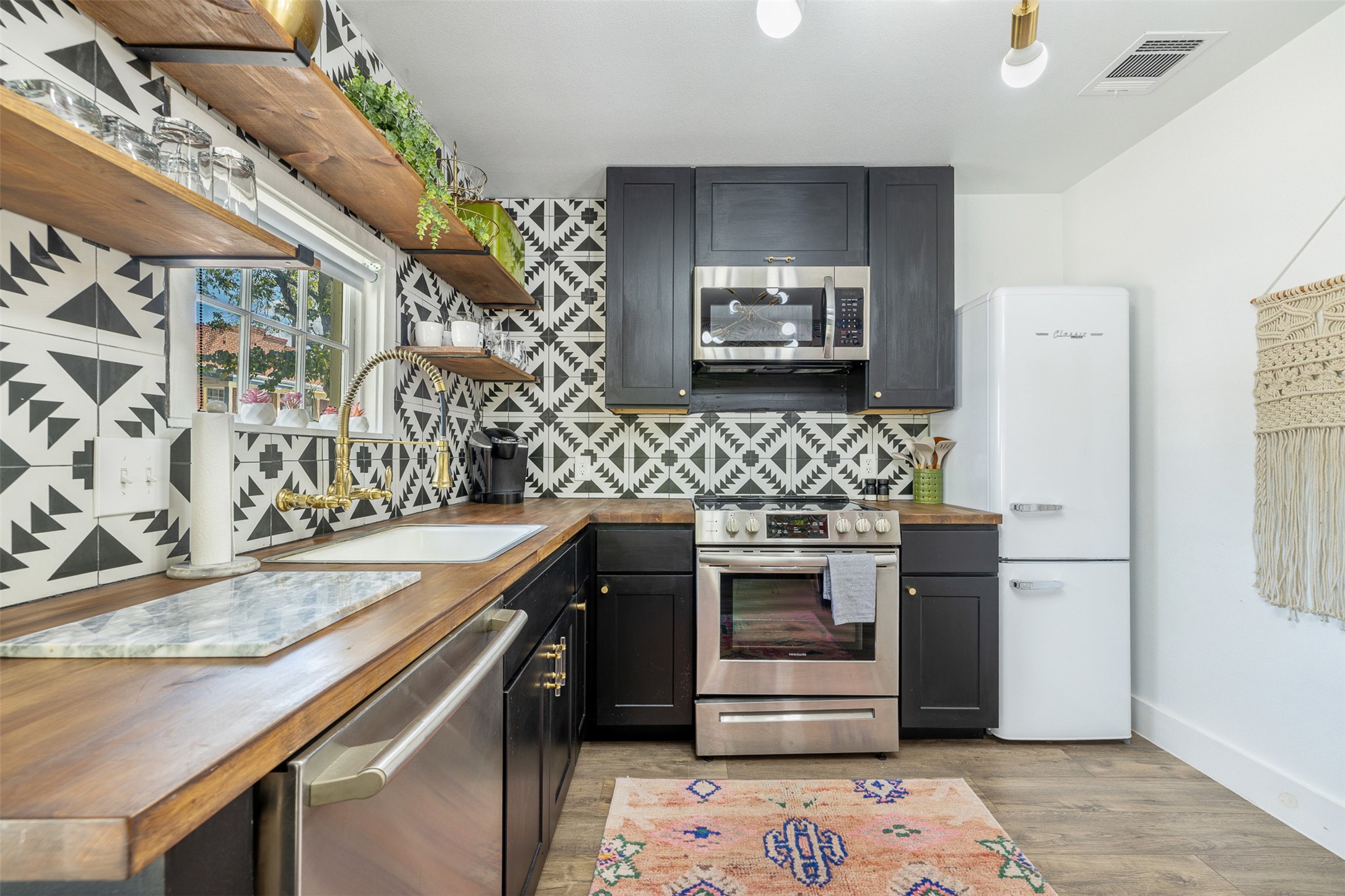 206 North Rusk Street Fayetteville, TX 78940 - Photo 35 of 50 a kitchen with stainless steel appliances granite countertop a sink stove and oven