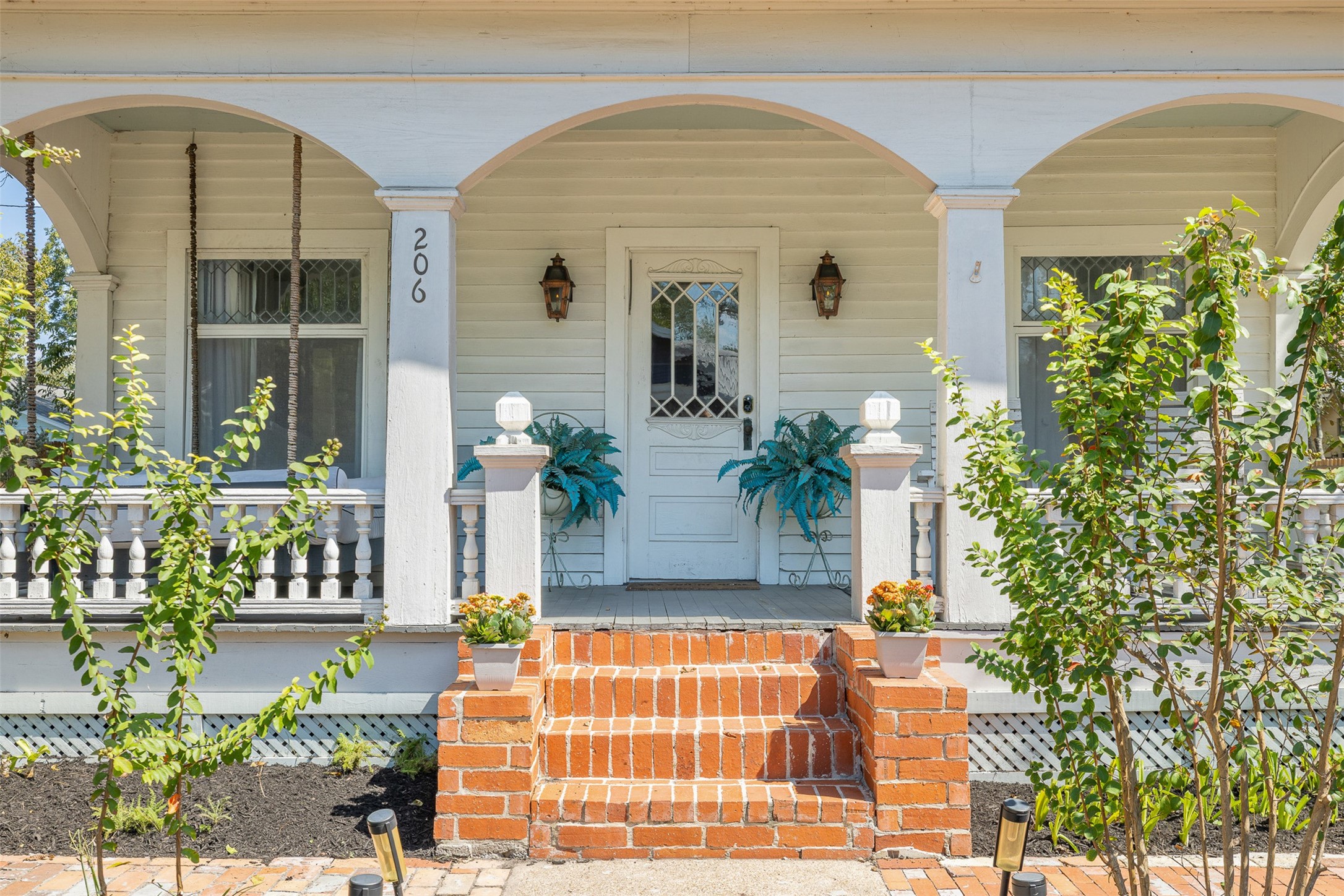 206 North Rusk Street Fayetteville, TX 78940 - Photo 4 of 50 a front view of a house