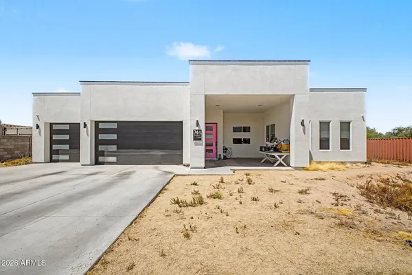 $985,000 | 744 East Desert Lane, Phoenix, AZ 85042