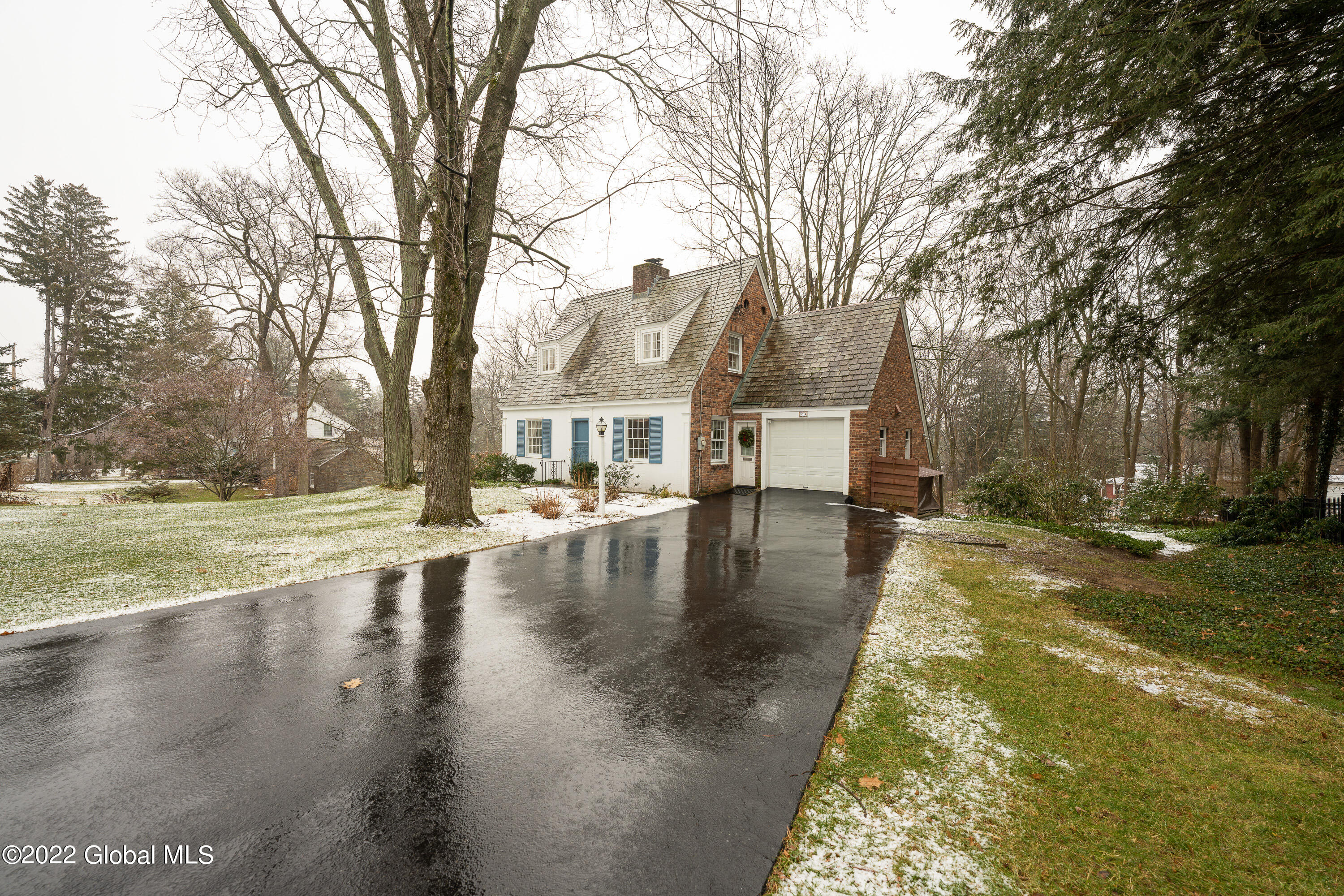 1014 Mohegan Road Niskayuna, NY 12309 - Photo 16 of 68 Front of House