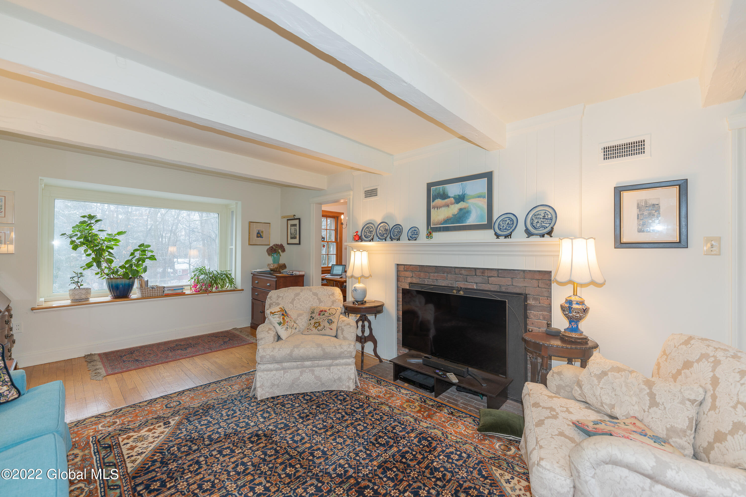 1014 Mohegan Road Niskayuna, NY 12309 - Photo 19 of 68 Living Room