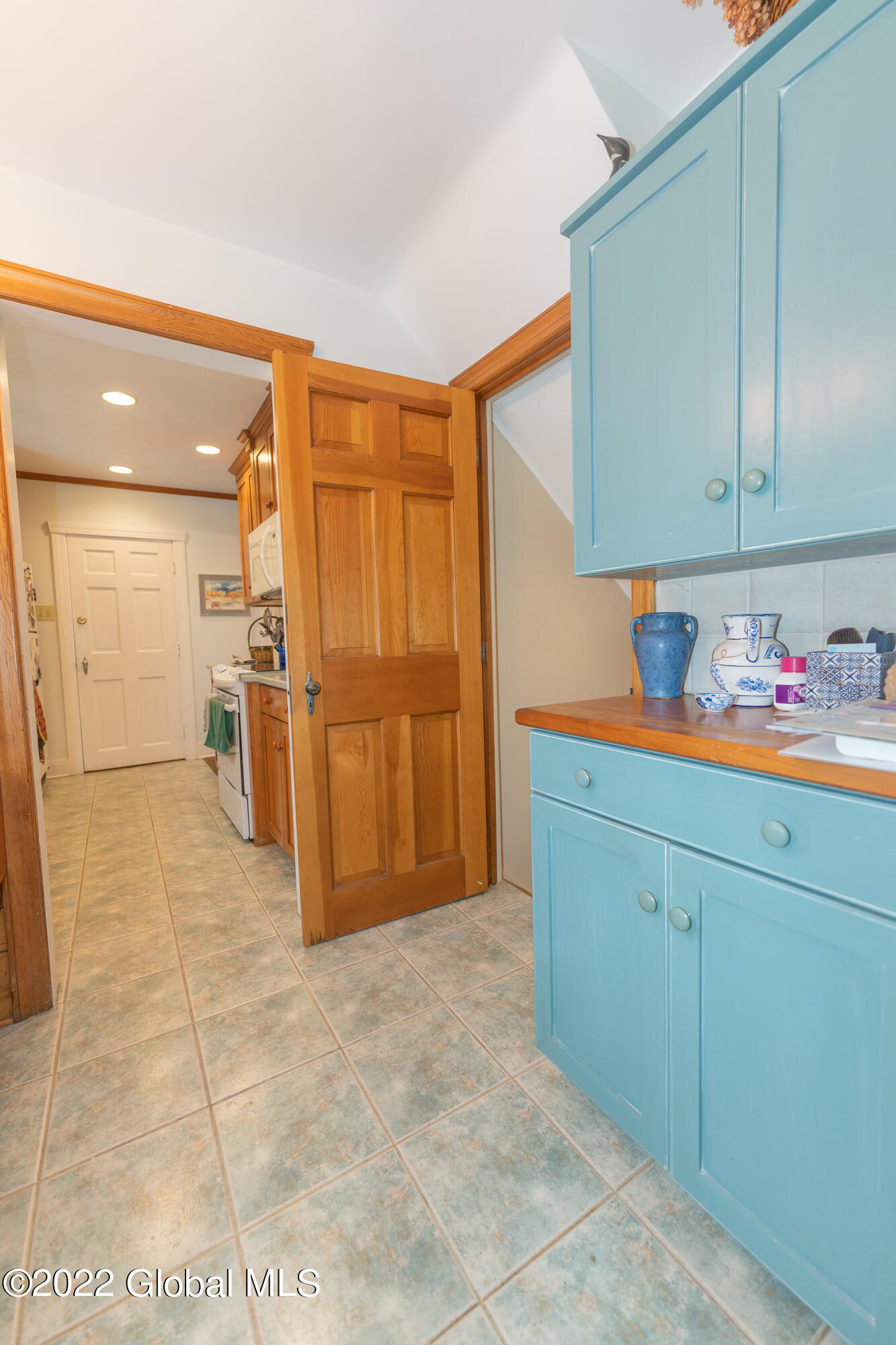 1014 Mohegan Road Niskayuna, NY 12309 - Photo 24 of 68 Breakfast Nook Cabinet/Counter