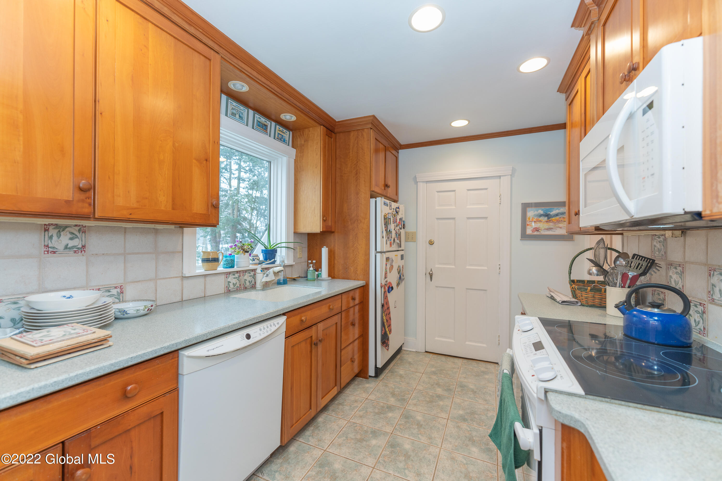 1014 Mohegan Road Niskayuna, NY 12309 - Photo 27 of 68 Kitchen