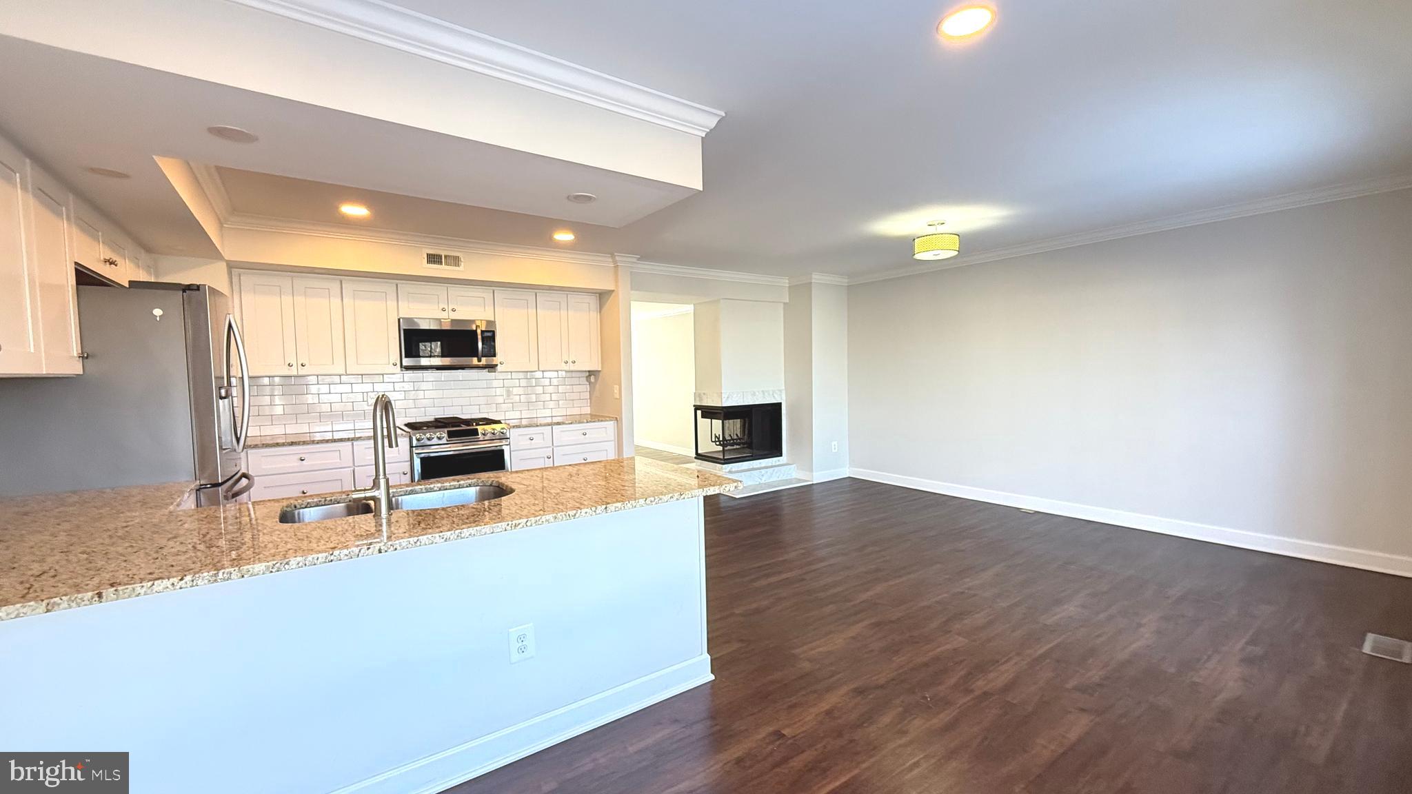 8036 Trevor Place Vienna, VA 22182 - Photo 12 of 44