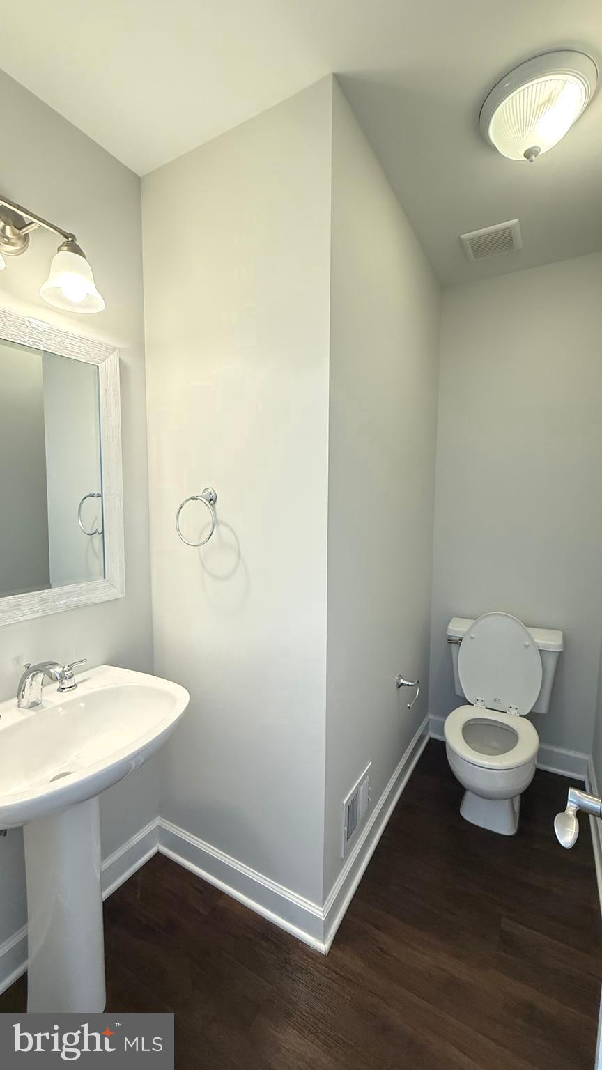 8036 Trevor Place Vienna, VA 22182 - Photo 15 of 44