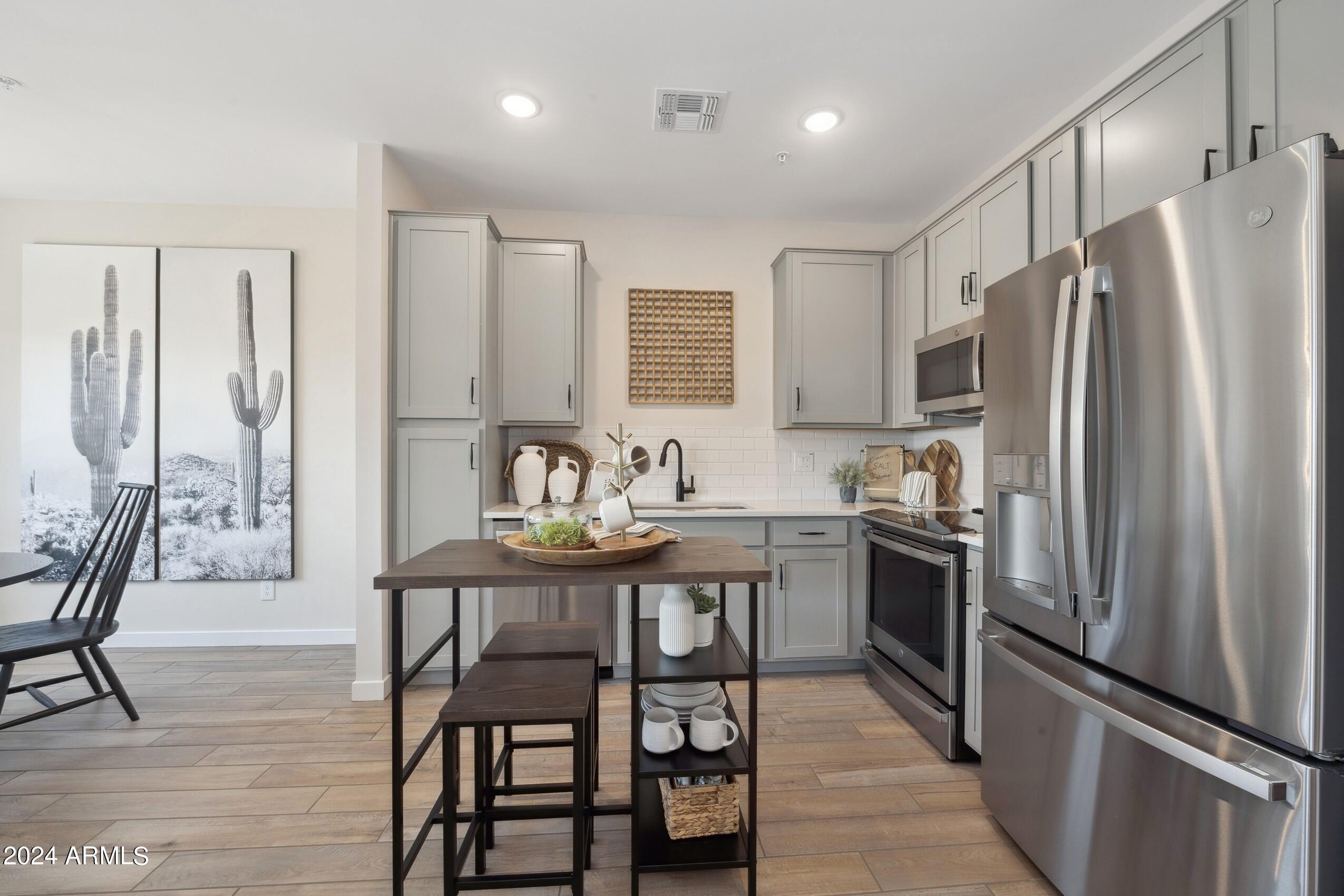 2827 West Red Fox Road Phoenix, AZ 85085 - Photo 3 of 16 144986_17 North_Orion_Kitchen
