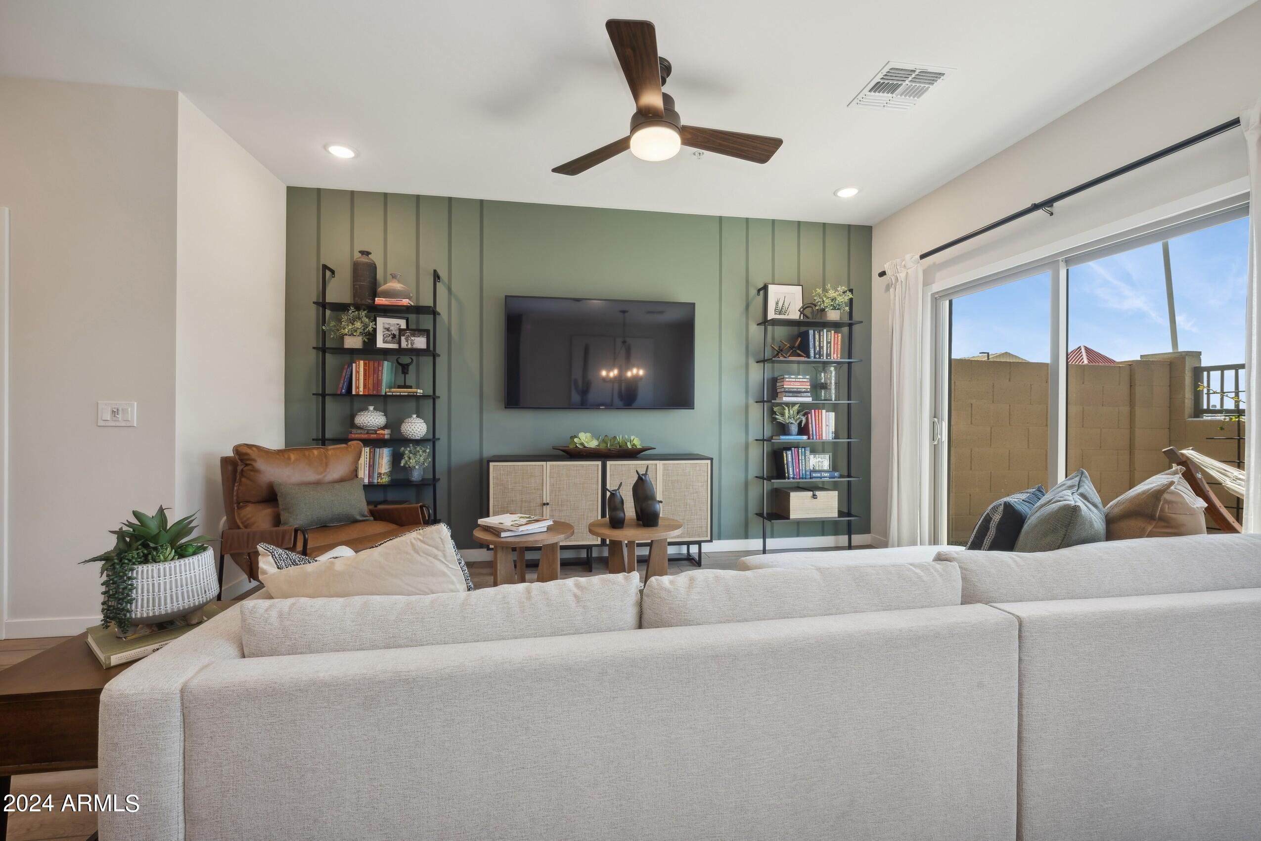 2827 West Red Fox Road Phoenix, AZ 85085 - Photo 7 of 16 144982_17 North_Orion_Great Room