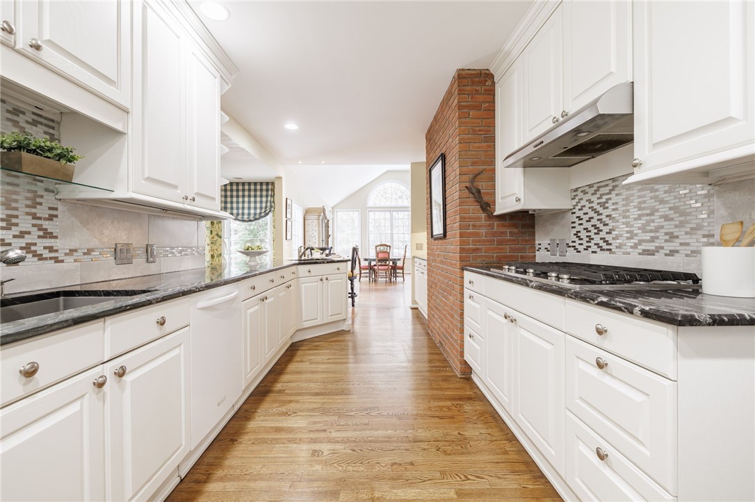 3 Prospect Hill Road Pittsford, NY 14534 - Photo 11 of 44