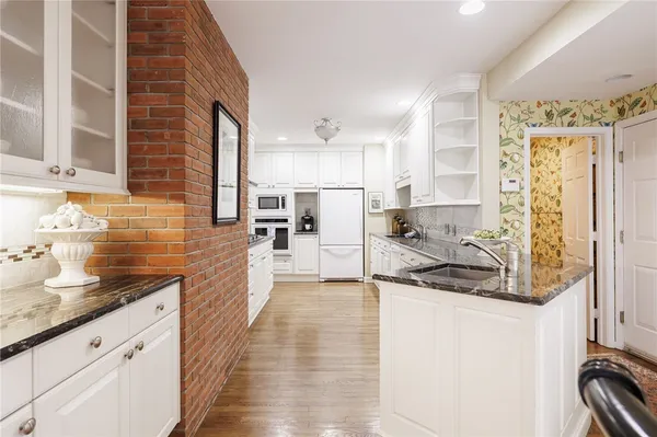 $539,900 | 3 Prospect Hill Road, Pittsford, NY 14534