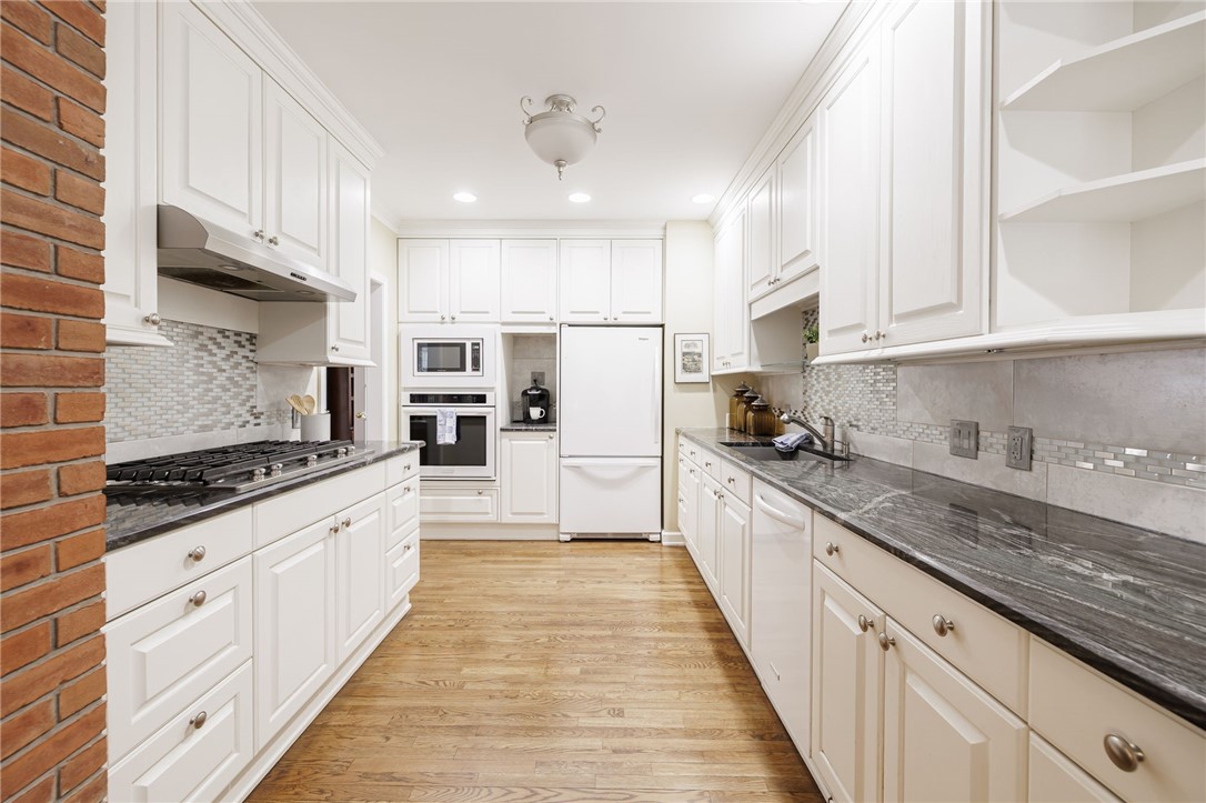 3 Prospect Hill Road Pittsford, NY 14534 - Photo 12 of 44