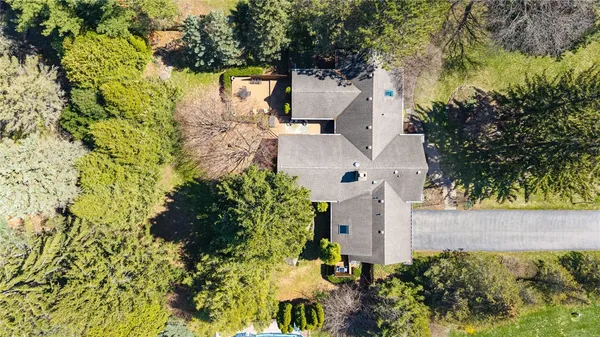 $539,900 | 3 Prospect Hill Road, Pittsford, NY 14534