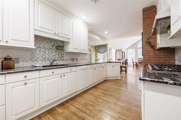 $539,900 | 3 Prospect Hill Road, Pittsford, NY 14534