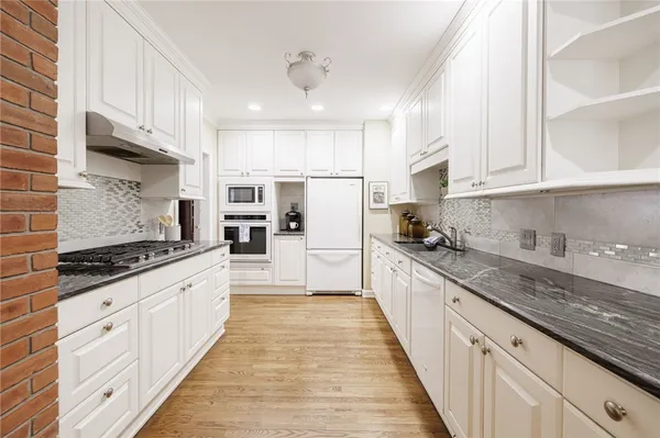 $539,900 | 3 Prospect Hill Road, Pittsford, NY 14534