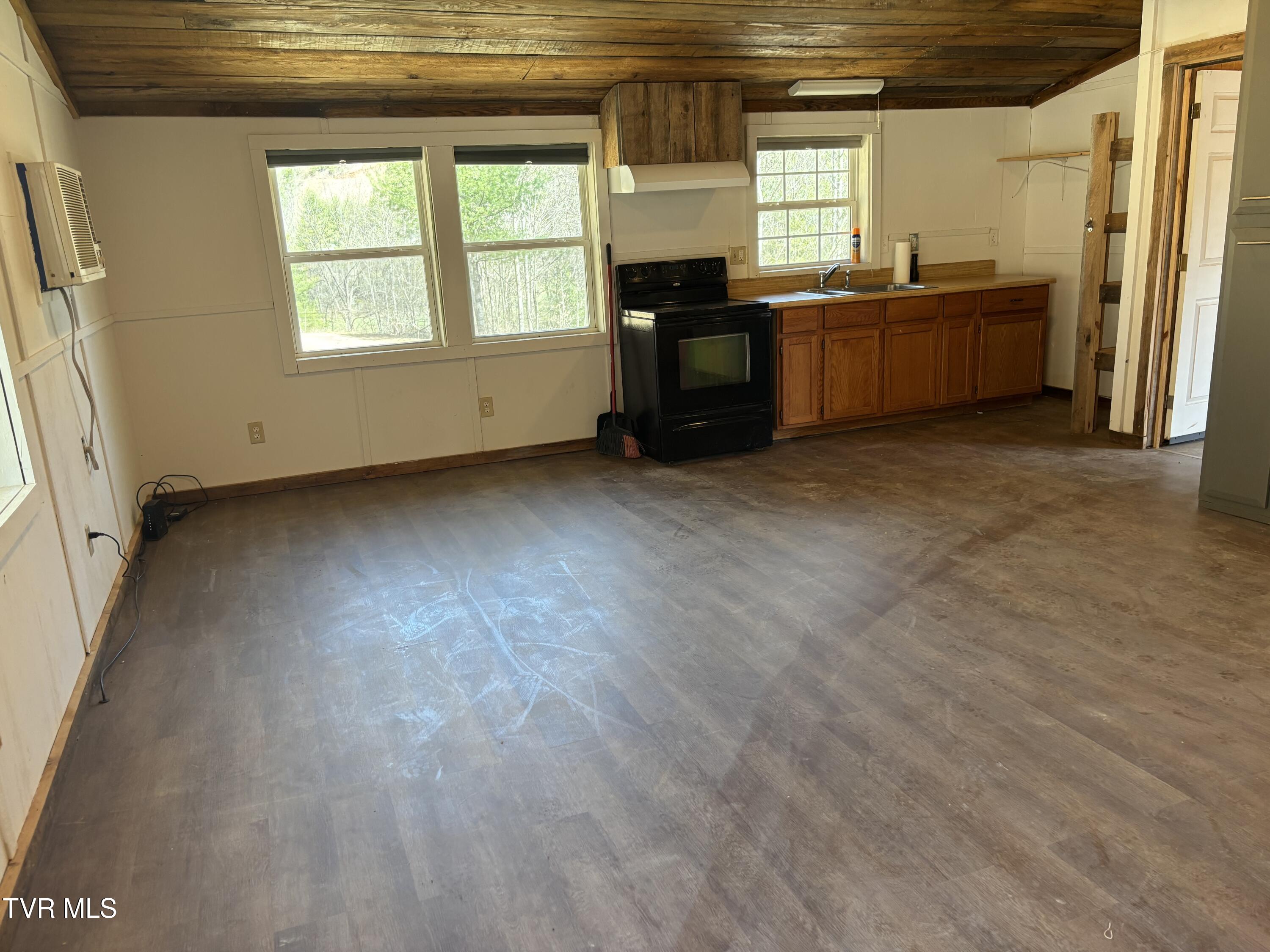 202 Greer Branch Road Laurel Bloomery, TN 37680 - Photo 18 of 32 IMG_5302