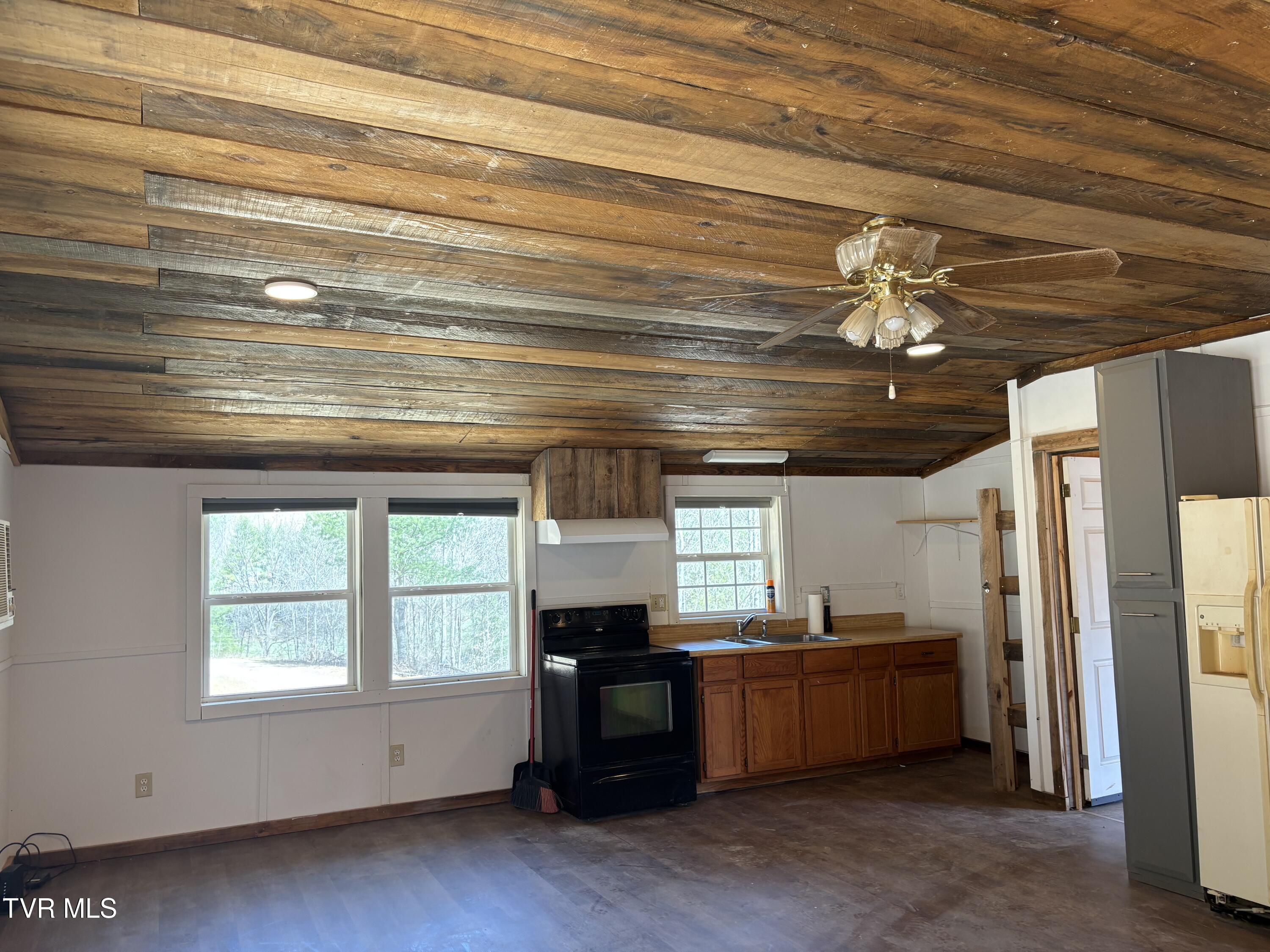 202 Greer Branch Road Laurel Bloomery, TN 37680 - Photo 19 of 32 IMG_5303