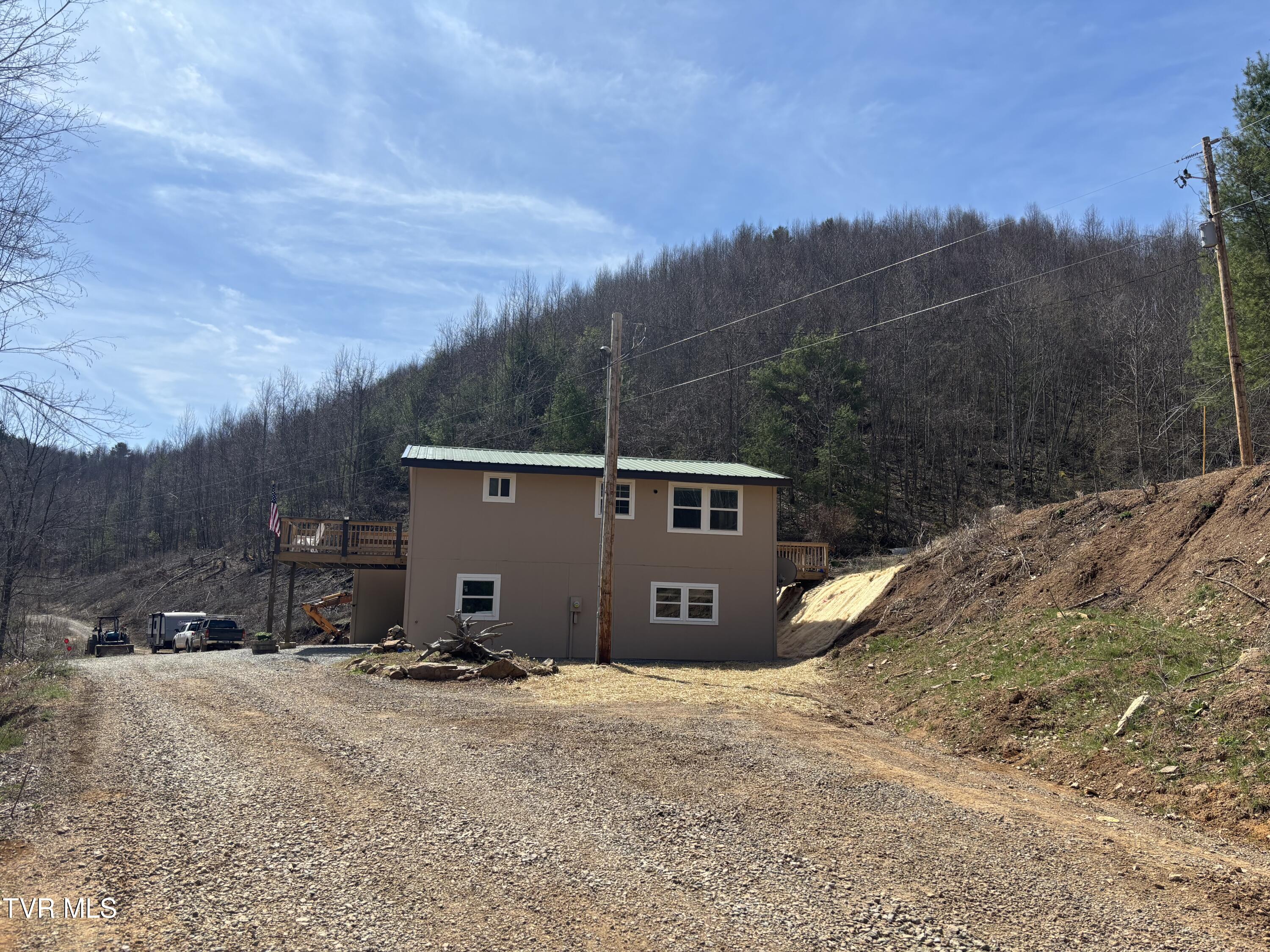 202 Greer Branch Road Laurel Bloomery, TN 37680 - Photo 2 of 32 IMG_5284