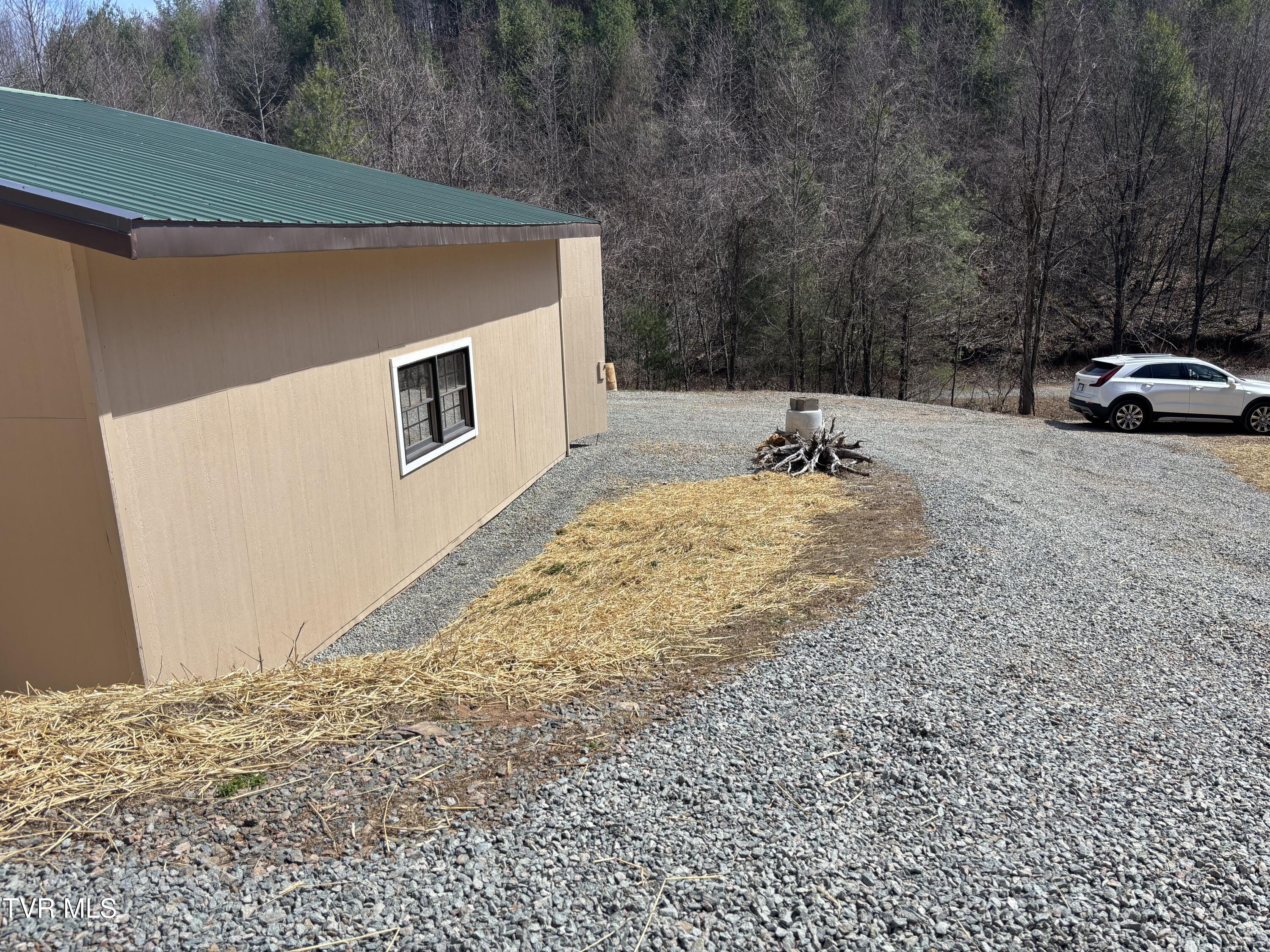 202 Greer Branch Road Laurel Bloomery, TN 37680 - Photo 7 of 32 IMG_5289