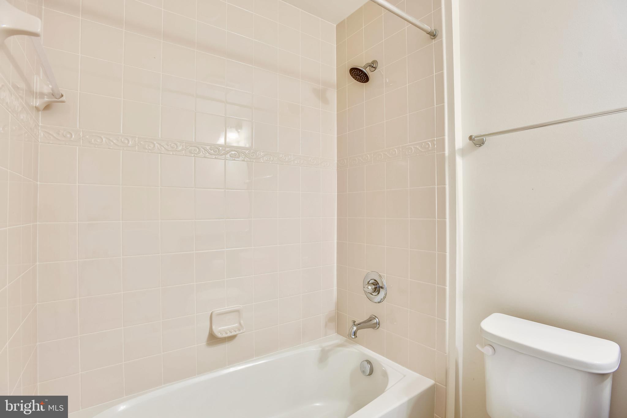 25884 Racing Sun Drive Aldie, VA 20105 - Photo 13 of 29 Upper Level Second Bathroom