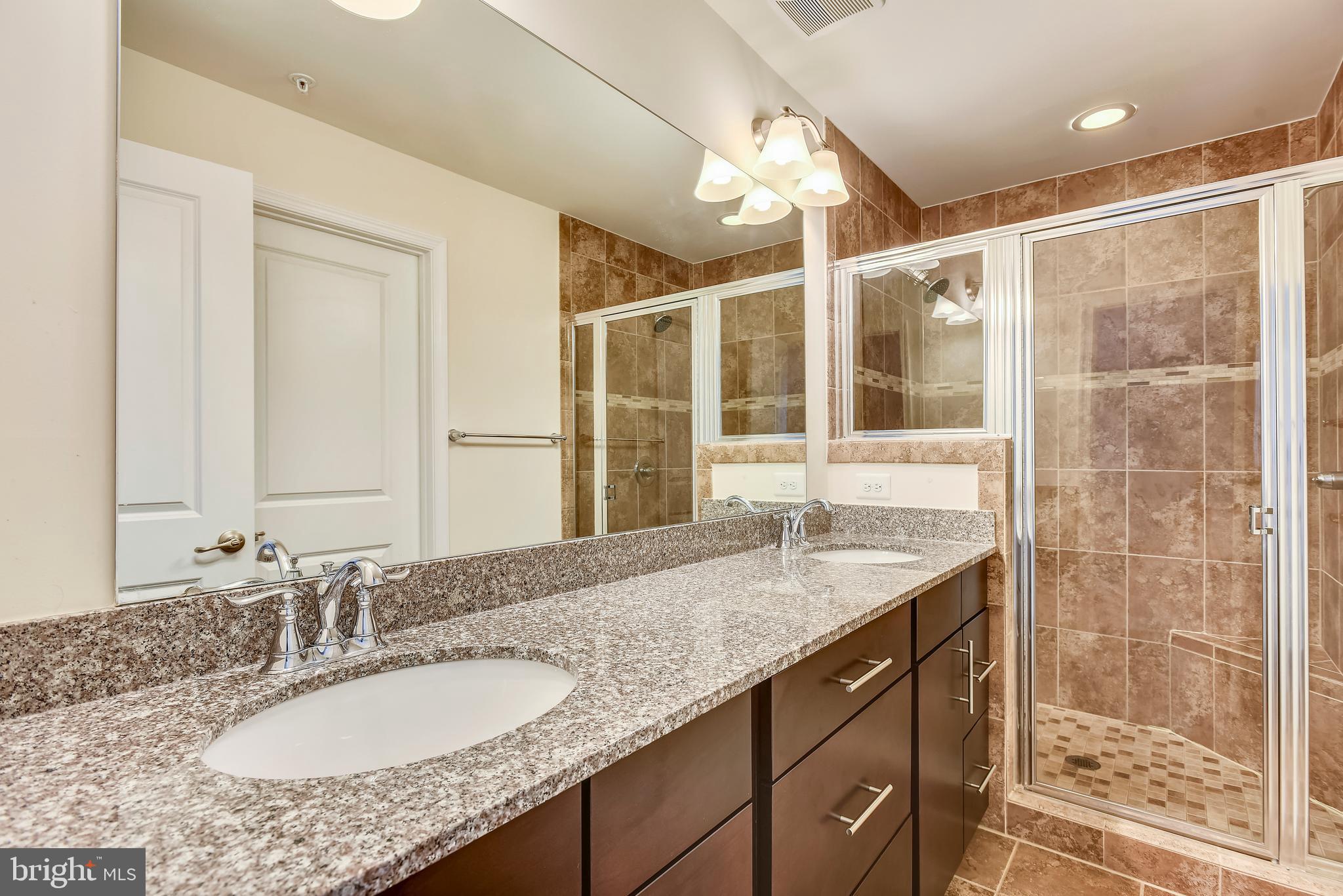 25884 Racing Sun Drive Aldie, VA 20105 - Photo 22 of 29 Master Bathroom