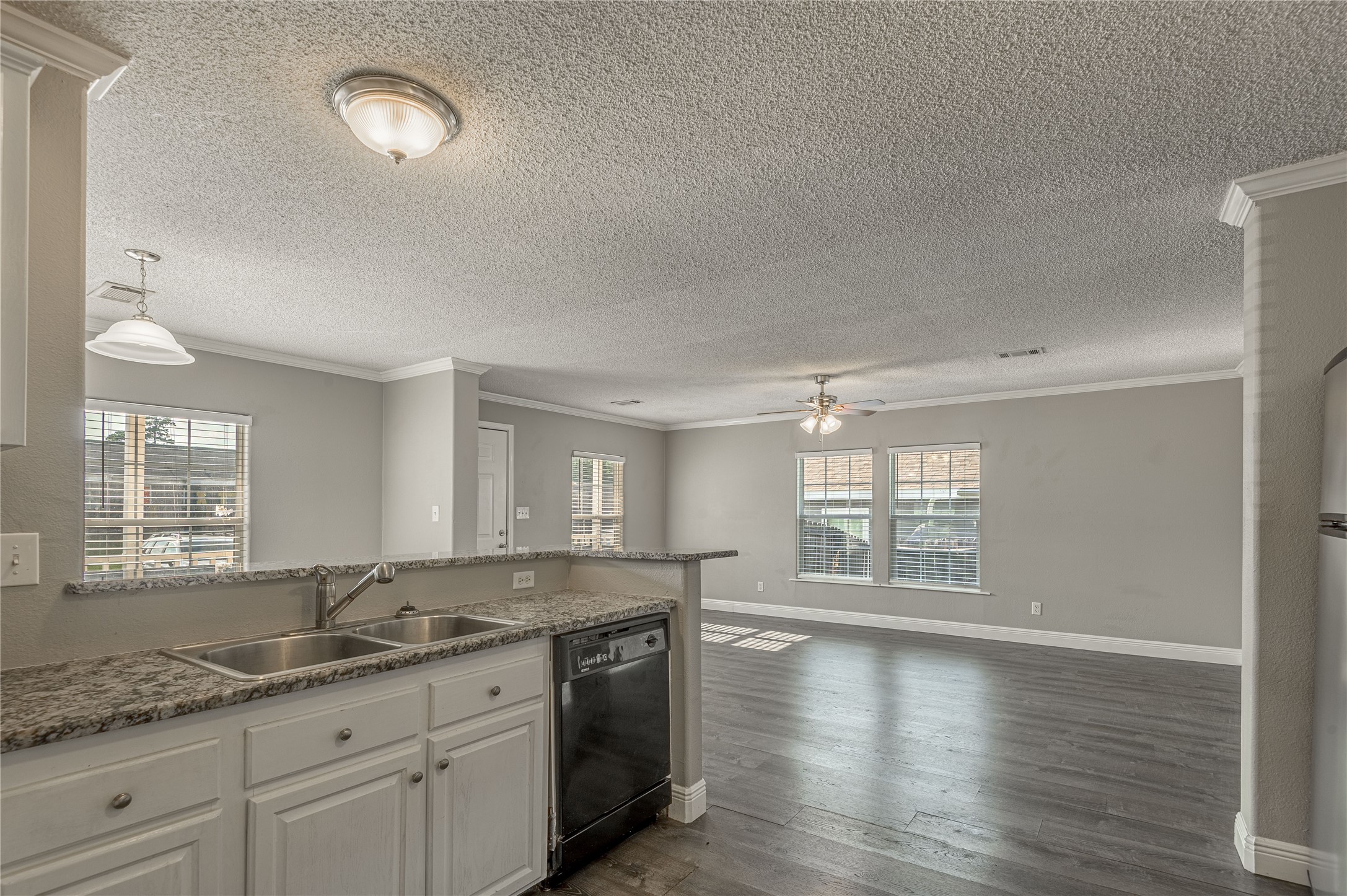 164 Varsity Circle Huntsville, TX 77340 - Photo 13 of 36