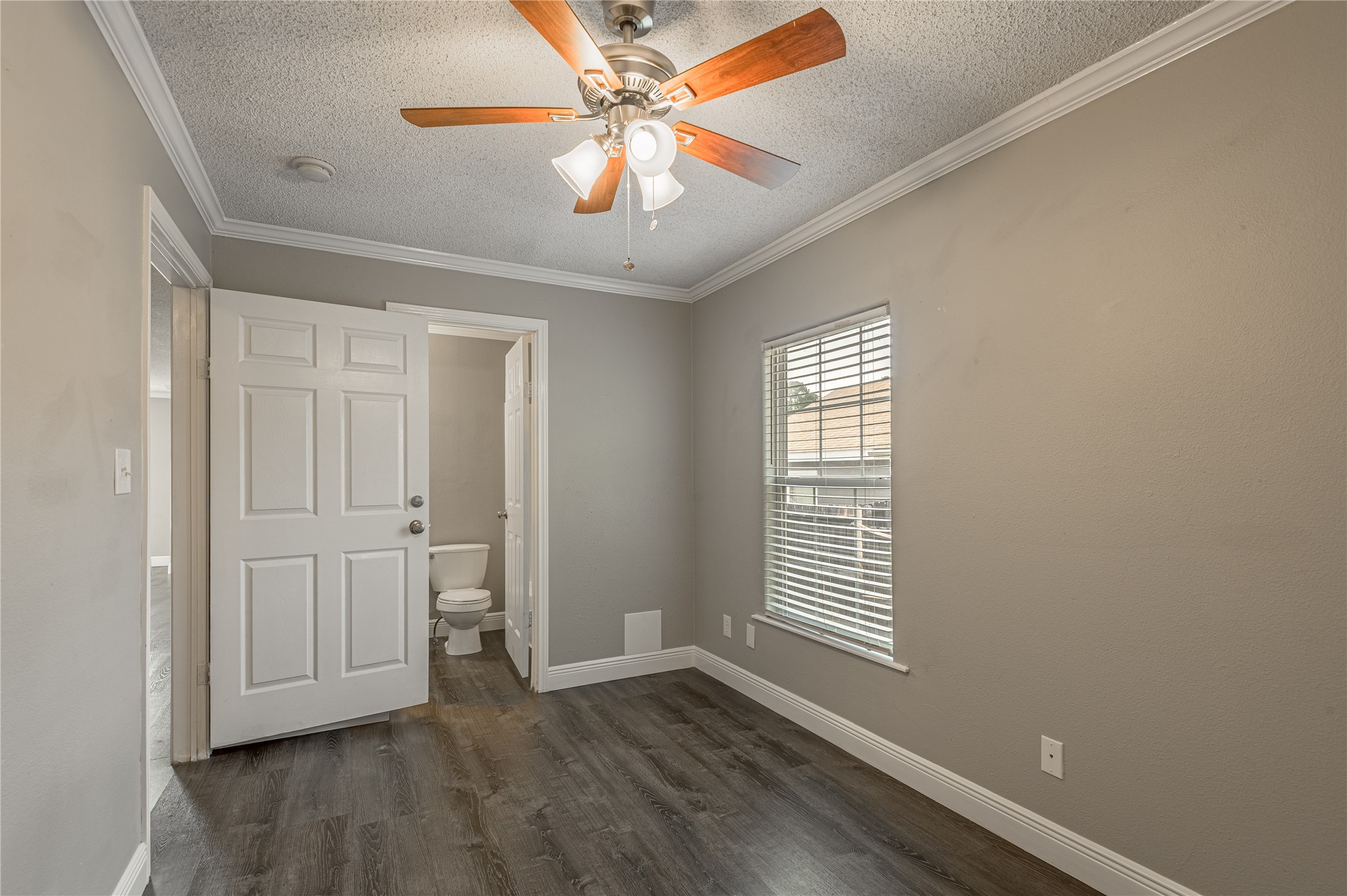 164 Varsity Circle Huntsville, TX 77340 - Photo 17 of 36