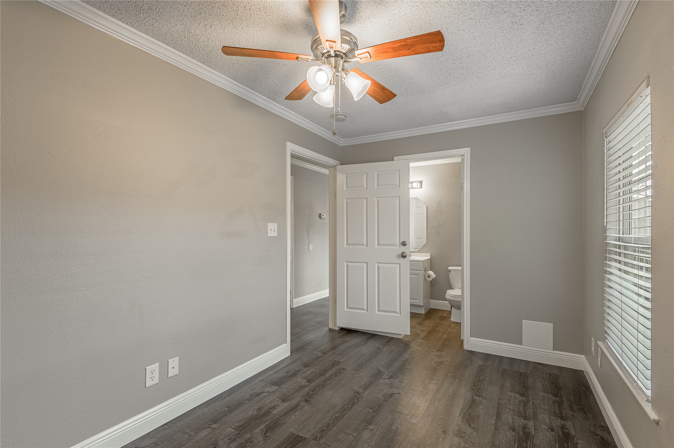 164 Varsity Circle Huntsville, TX 77340 - Photo 18 of 36