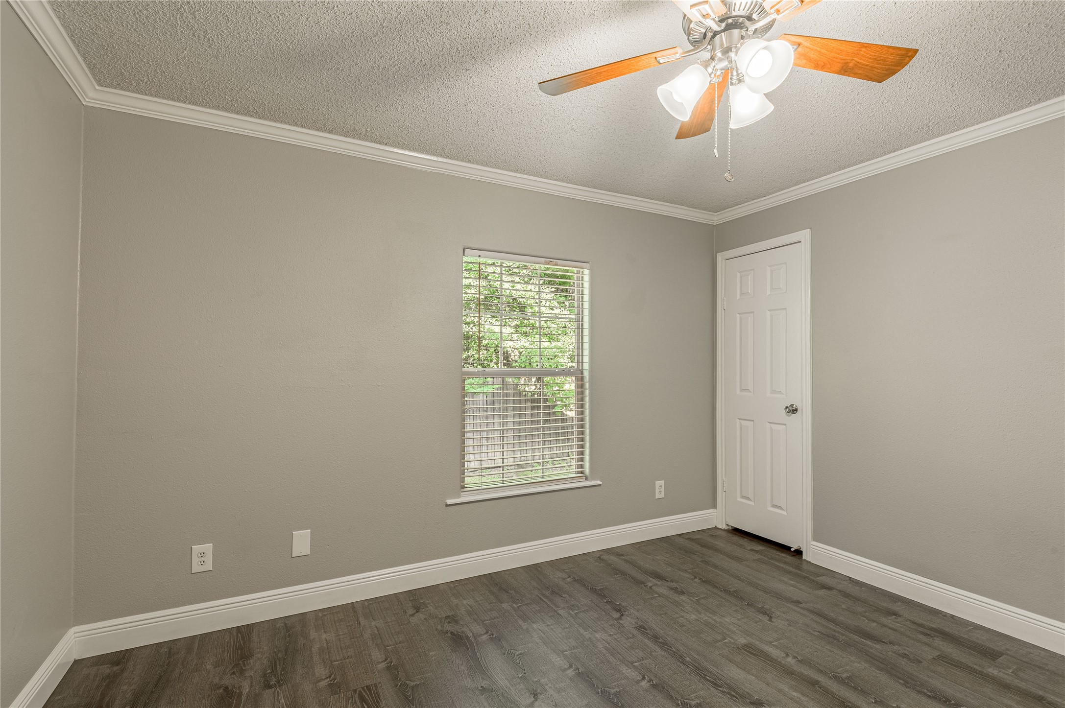 164 Varsity Circle Huntsville, TX 77340 - Photo 30 of 36