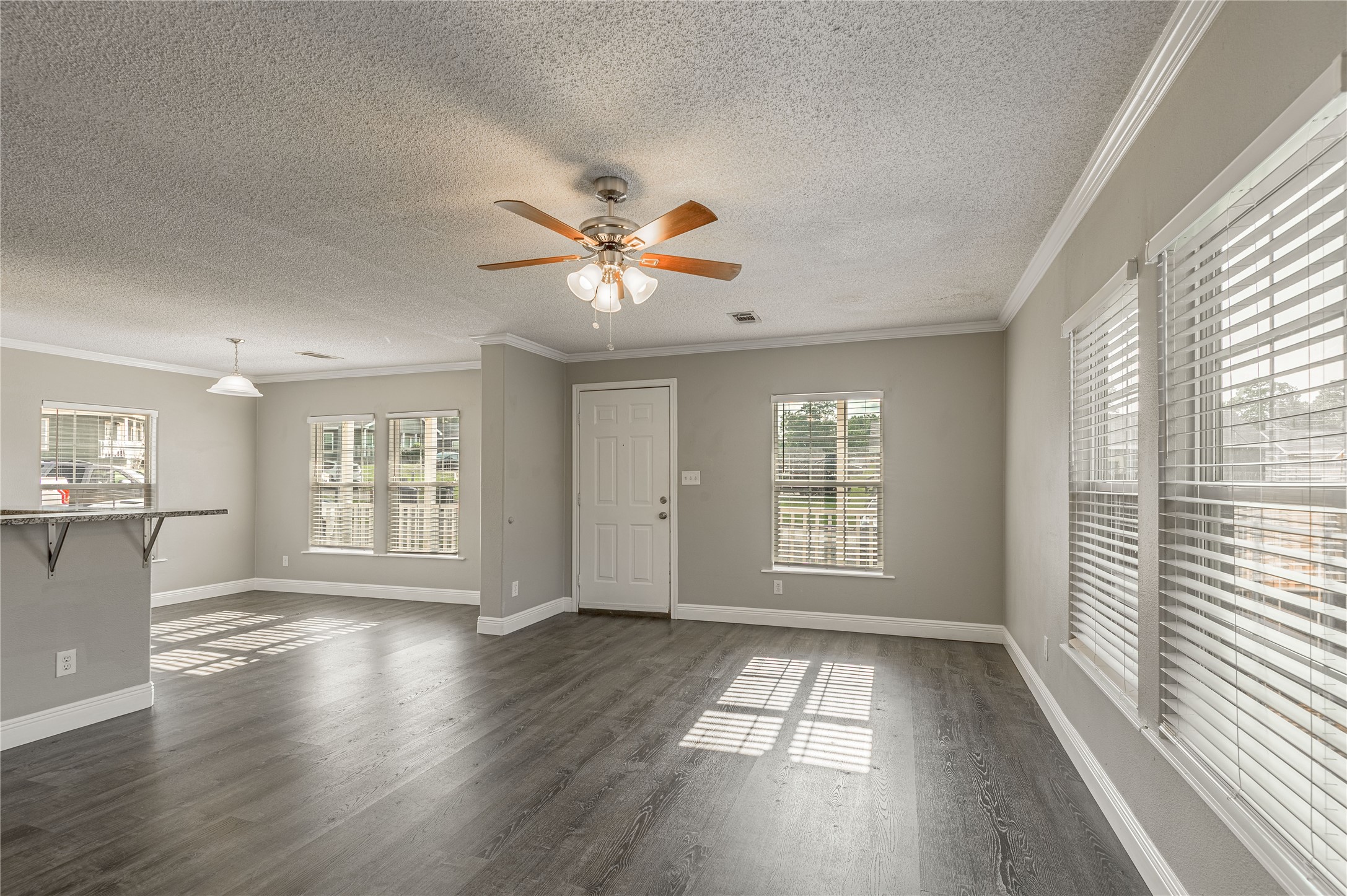 164 Varsity Circle Huntsville, TX 77340 - Photo 6 of 36