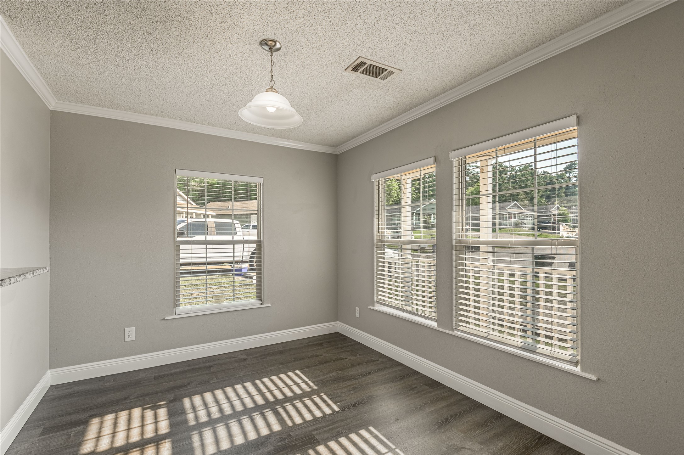 164 Varsity Circle Huntsville, TX 77340 - Photo 8 of 36